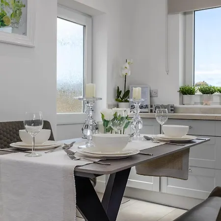 Vakantiehuis Tranquil House With Sea Views *