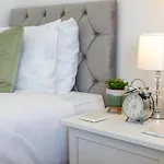 Tranquil House With Sea Views *